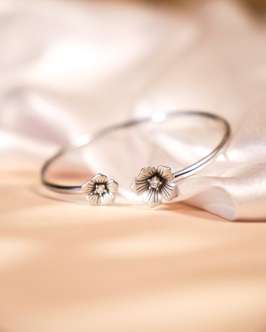 Flower Motifs Zircon Diamond Silver Bracelet