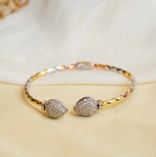 Enchant & Twirl Oval Charm Bracelet