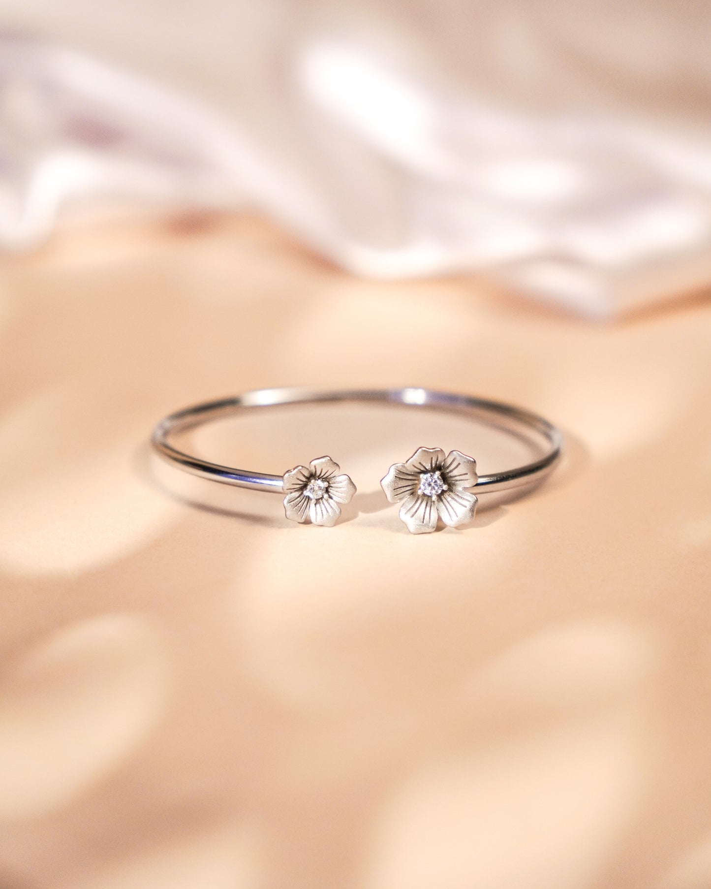 Flower Motifs Zircon Diamond Silver Bracelet