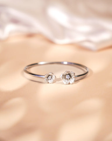 Flower Motifs Zircon Diamond Silver Bracelet