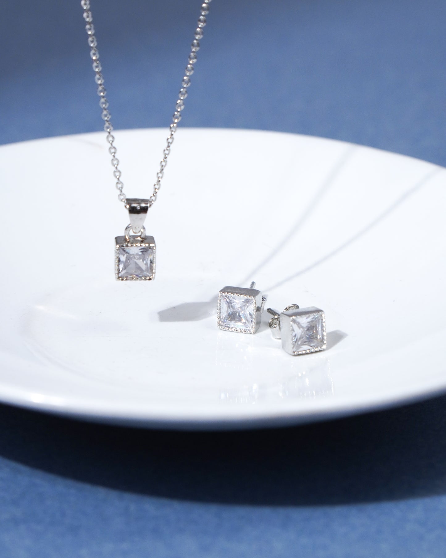 Pristine Square Set
