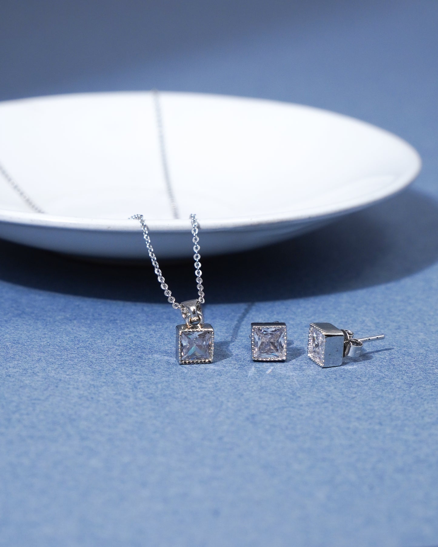 Pristine Square Set