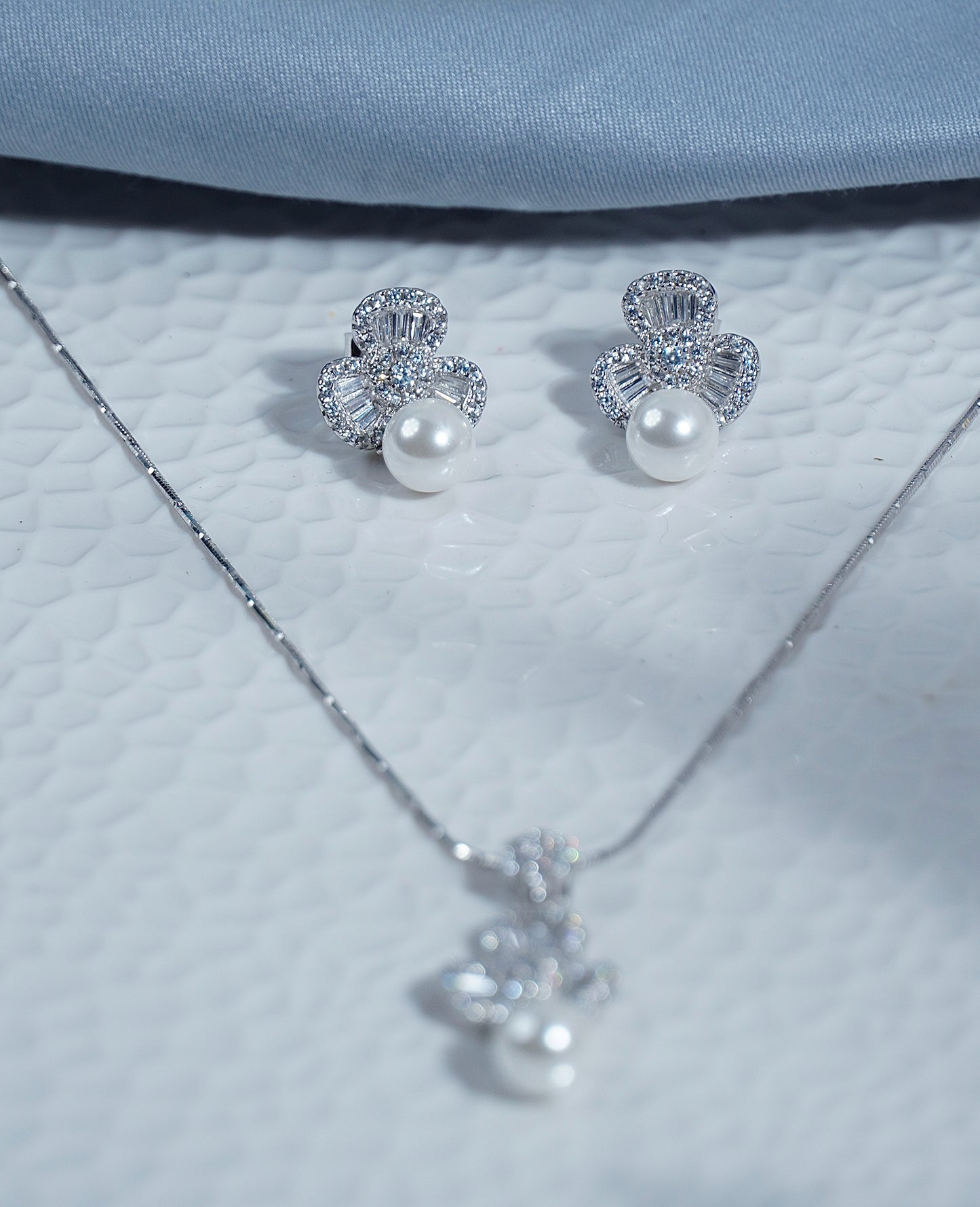 Pure Silver Graceful Pearl Shine Pendant Earring Set