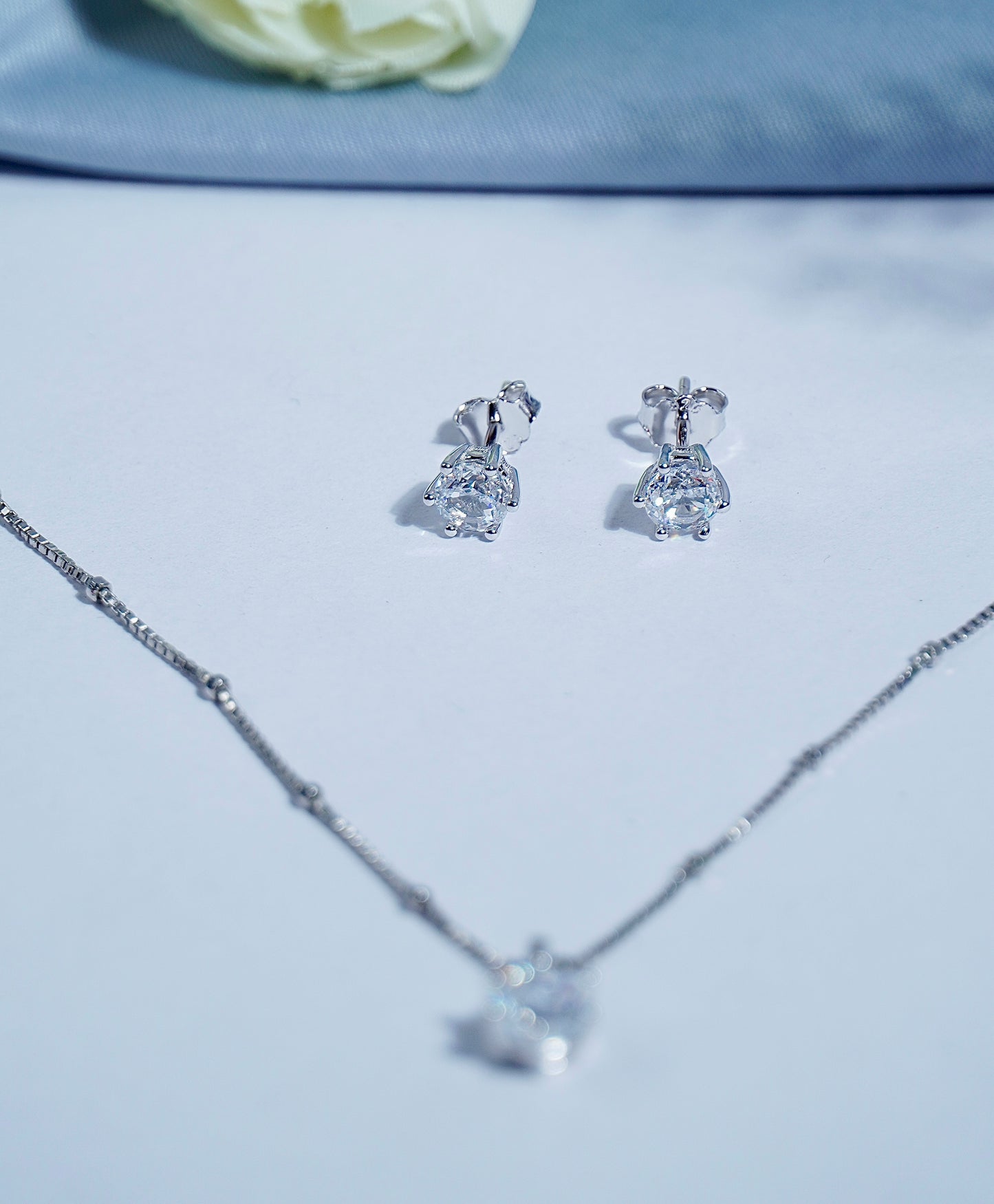 Pure Silver Golden Bloom Radiance Pendant Earring Set